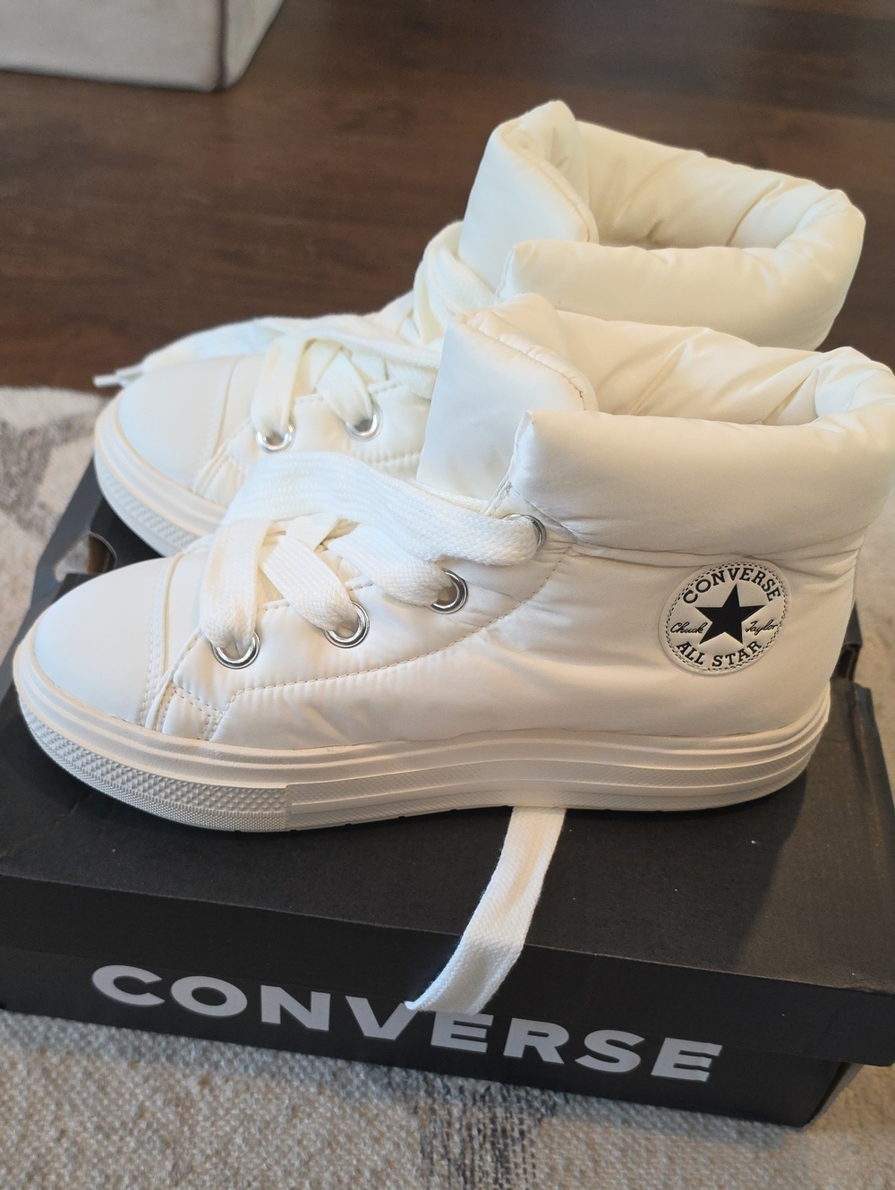 New In Box Converse Unisex Elements Boot Mid